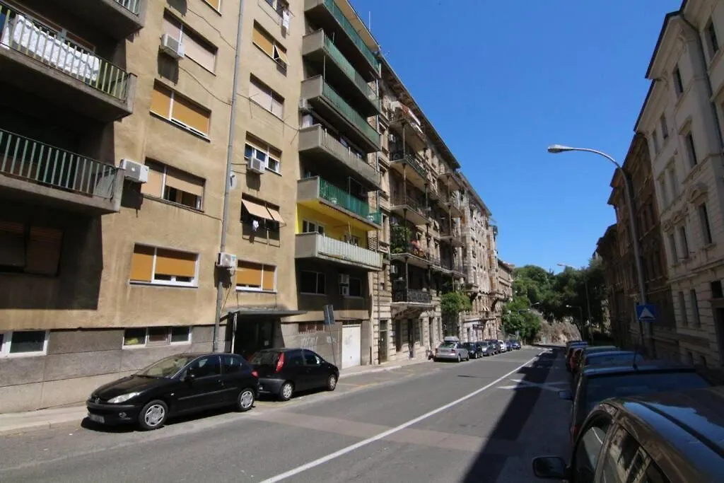 Fast Friend - Cozy Apartment In The Center With Private Garage Rijeka