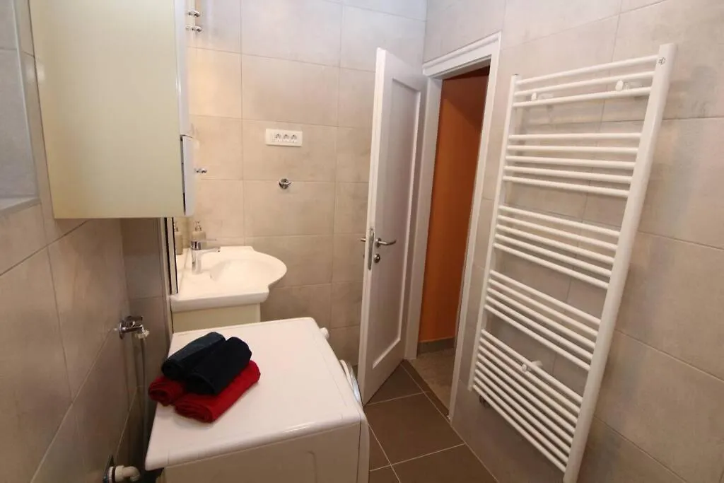 Fast Friend - Cozy Apartment In The Center With Private Garage Rijeka