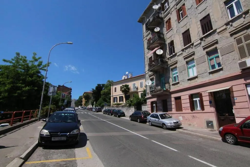 Fast Friend - Cozy Apartment In The Center With Private Garage Rijeka