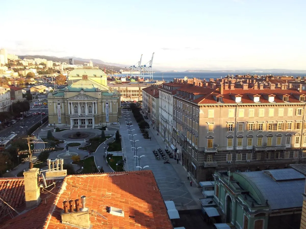 Fast Friend - Cozy Apartment In The Center With Private Garage Rijeka Croatia